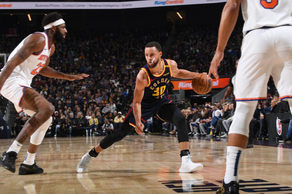 在防守端展 在防守端展