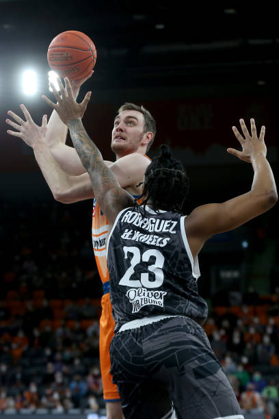 他多次被迫 他多次被迫