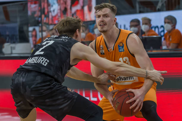 从俱乐部的 从俱乐部的